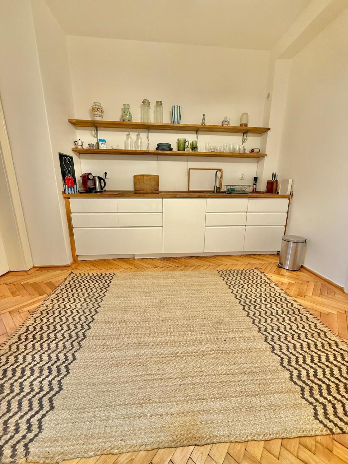 Elegant For Short * Bratislava